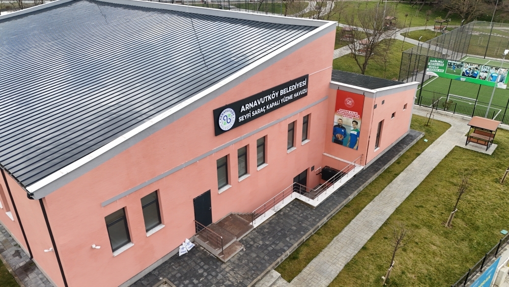 Bolluca Seyfi Saraç Kapalı Yüzme Havuzu