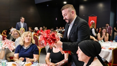 Arnavutköy’de Anneler Günü’nde Vefa Buluşması