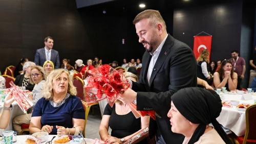 Arnavutköy’de Anneler Günü’nde Vefa Buluşması