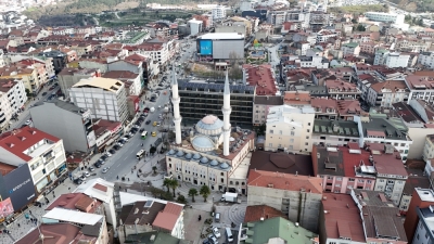 Arnavutköy Merkez Camii Yenileniyor: Riskli Yapı Yıkılıyor, Yerine Modern Cami Geliyor