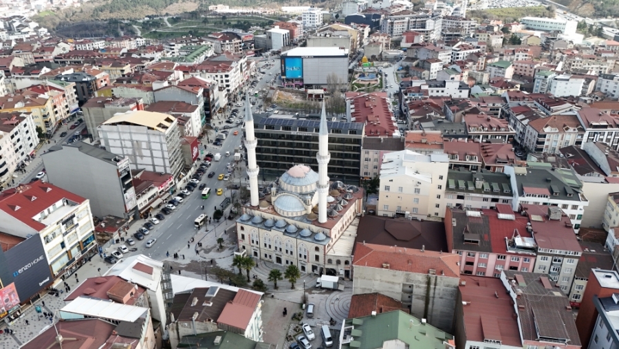 Arnavutköy Merkez Camii Yenileniyor: Riskli Yapı Yıkılıyor, Yerine Modern Cami Geliyor