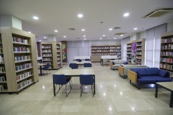 Erdem Bayazıt Kütüphanesi