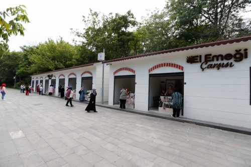 Hadımköy İstasyon Meydanı'nda El Emeği Çarşısı Kuruldu