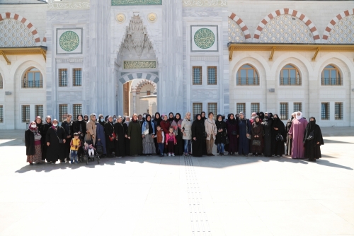  Hanımlara Özel Cami ve Türbe Ziyaretleri Devam Ediyor